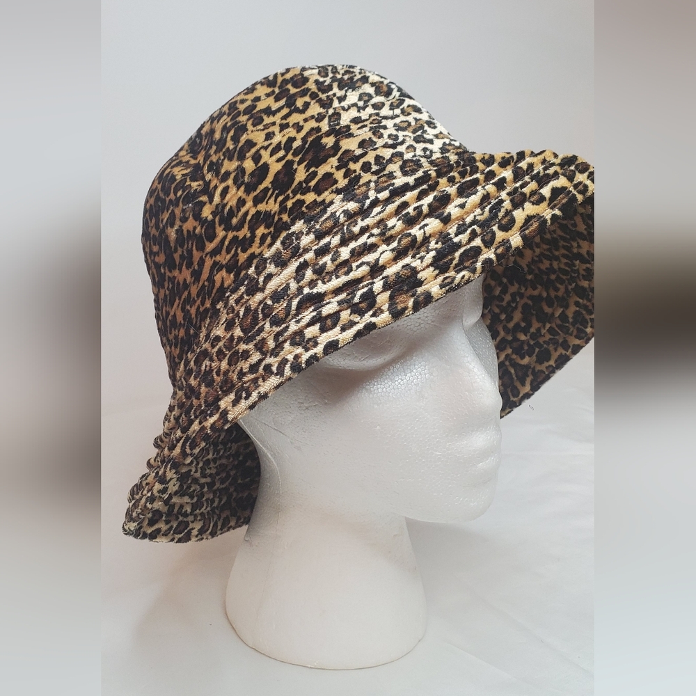 DAVID&YOUNG- women bucket hat- animal print -velvet/velour - Picture 2 of 9